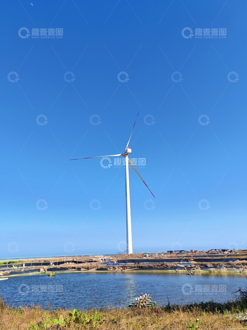 高清大图下载【趣麦麦图】风力发电蓝天碧水