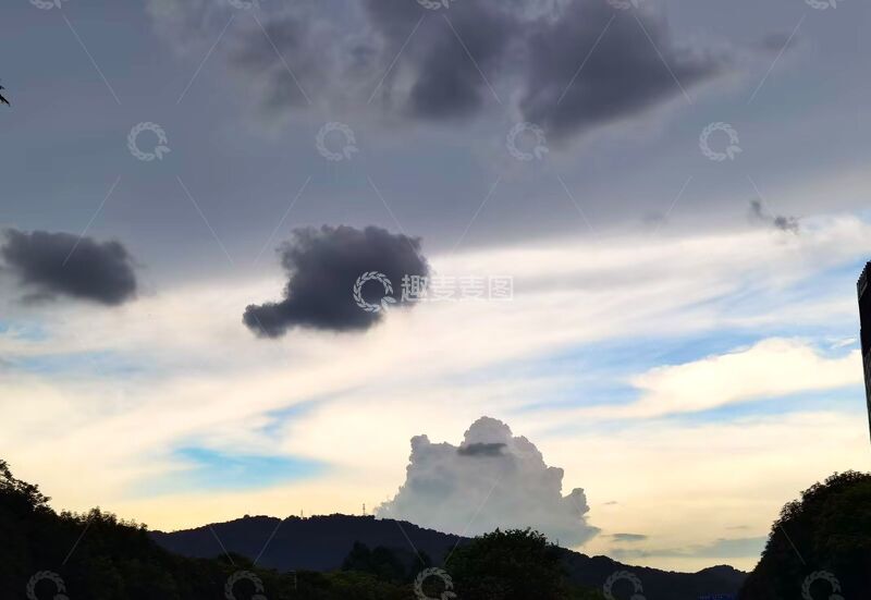 高清大图下载【趣麦麦图】傍晚山景云彩天空摄影