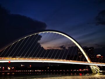 夜色拱桥灯光美景