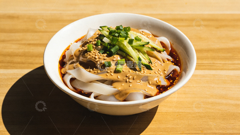 高清大图下载【趣麦麦图】-创意美食小吃麻酱凉皮摄影图