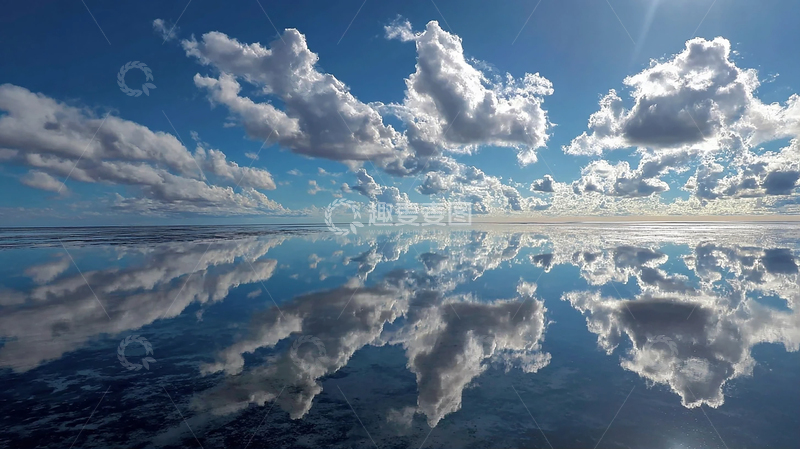 高清大图下载【趣麦麦图】天空云朵倒映海面