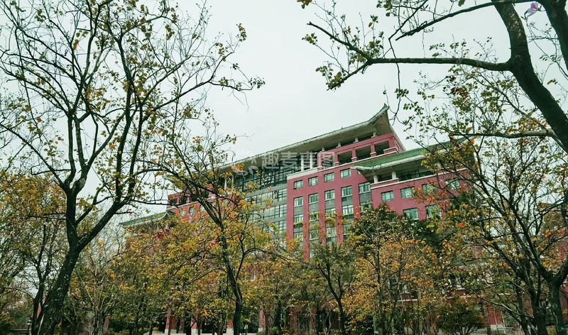 高清大图下载【趣麦麦图】-秋日校园建筑风光摄影