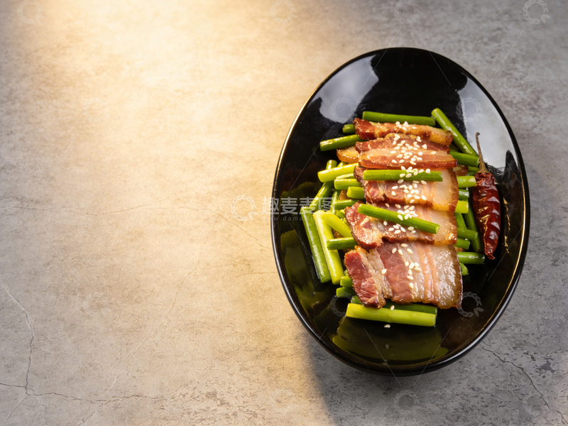 高清大图下载【趣麦麦图】家常腊肉炒蒜苔美食摄影
