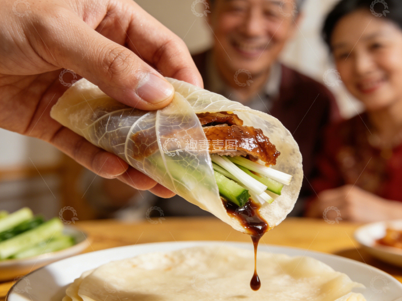 高清大图下载【趣麦麦图】家庭聚餐美味烤鸭卷