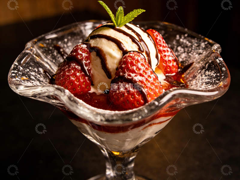 高清大图下载【趣麦麦图】精致草莓冰淇淋甜品摄影