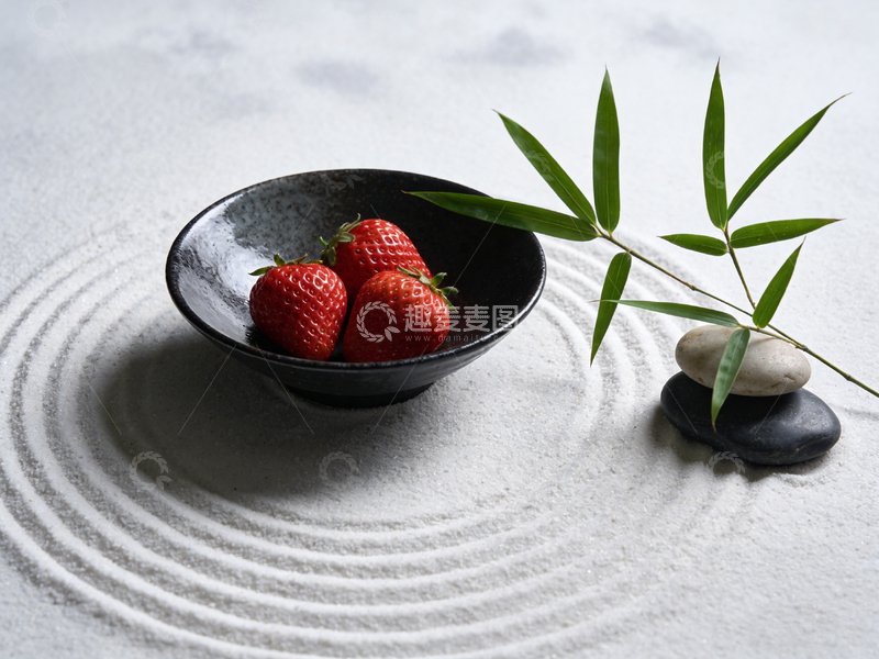 高清大图下载【趣麦麦图】日式禅意草莓竹石摆件