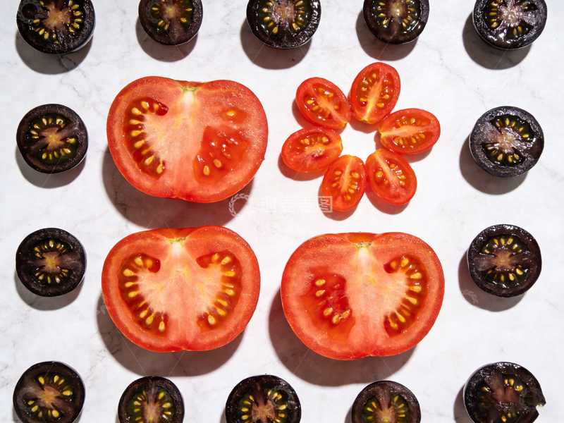 高清大图下载【趣麦麦图】鲜红番茄与黑番茄对比摆盘