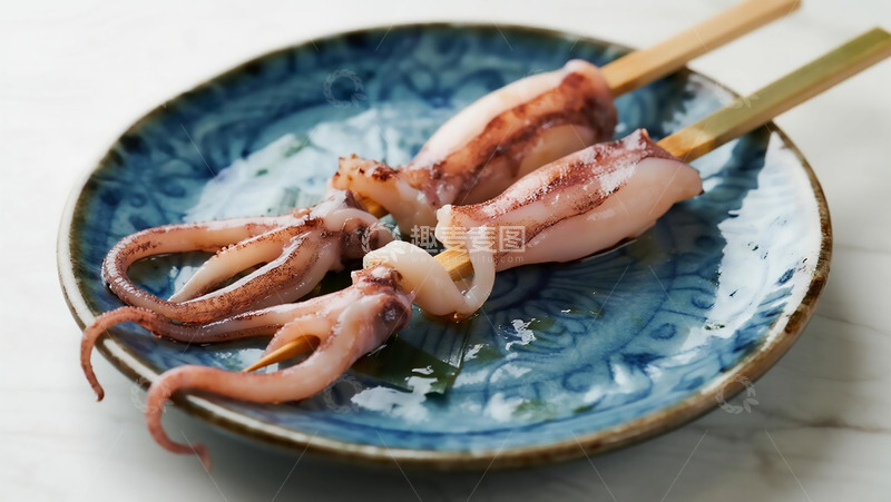 高清大图下载【趣麦麦图】新鲜现穿烤鱿鱼