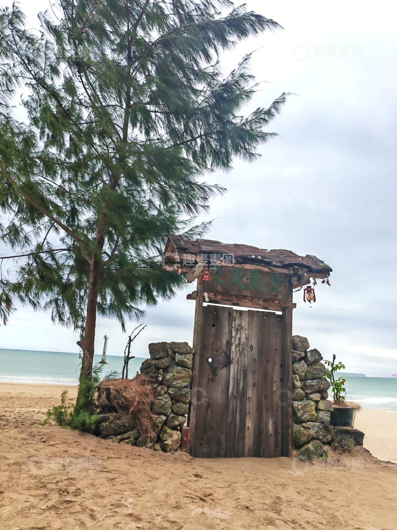 高清大图下载【趣麦麦图】海滩破旧小屋风景摄影