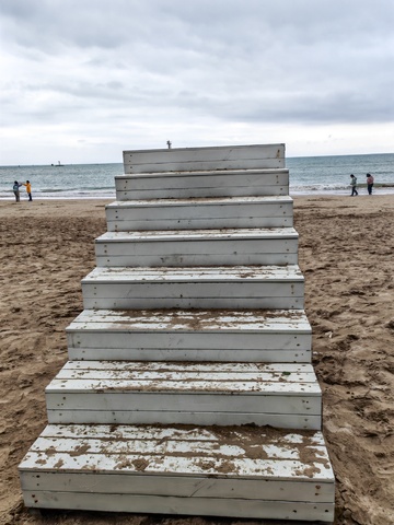 海滩白色阶梯景观