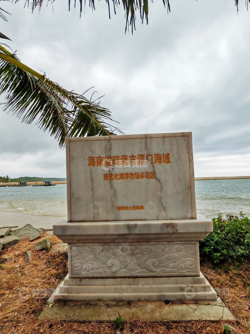 高清大图下载【趣麦麦图】海边纪念碑风光