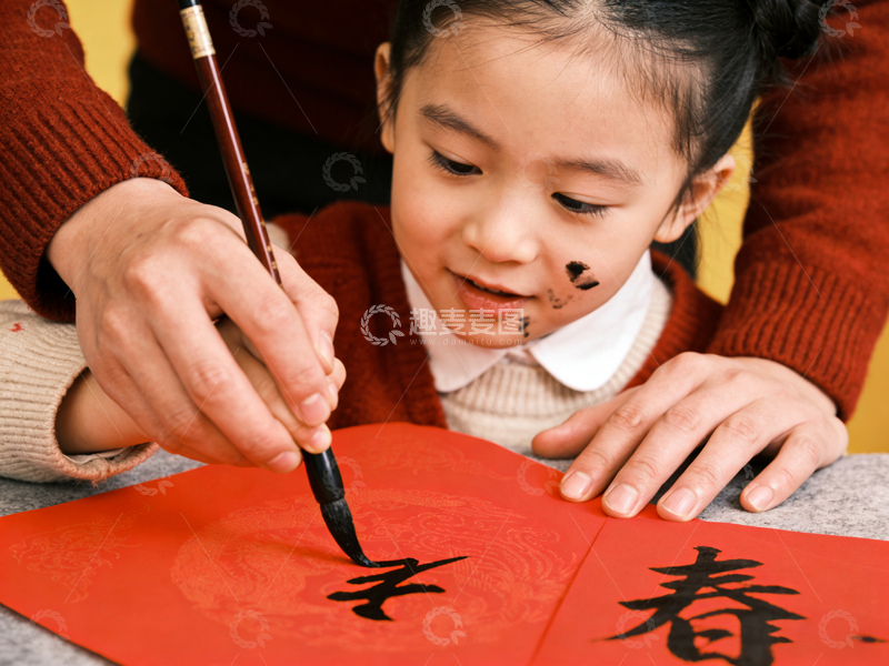 高清大图下载【趣麦麦图】-传统书法春节对联练习场景