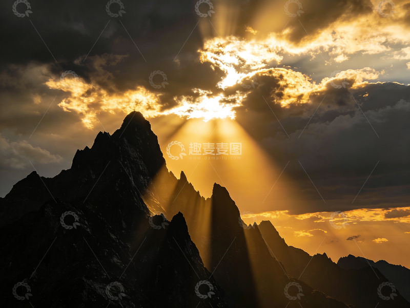 高清大图下载【趣麦麦图】夕阳山峦壮丽风光摄影
