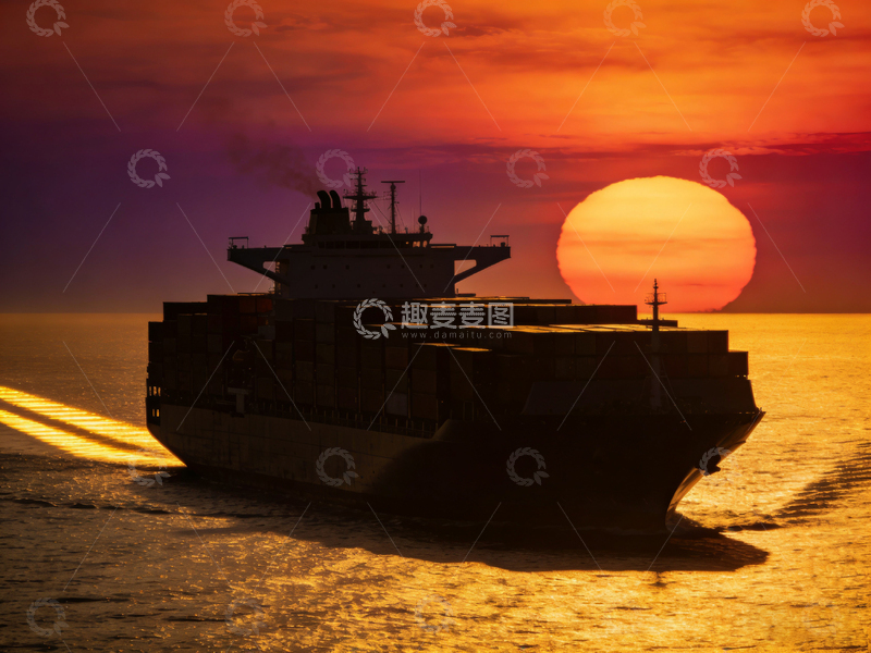 高清大图下载【趣麦麦图】海上货轮落日美景