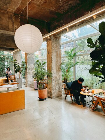 工业风绿植咖啡厅休闲空间