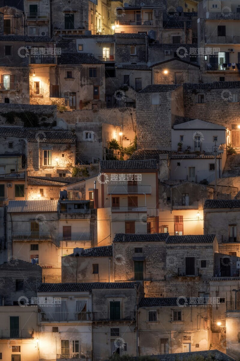高清大图下载【趣麦麦图】石砌山城夜灯景