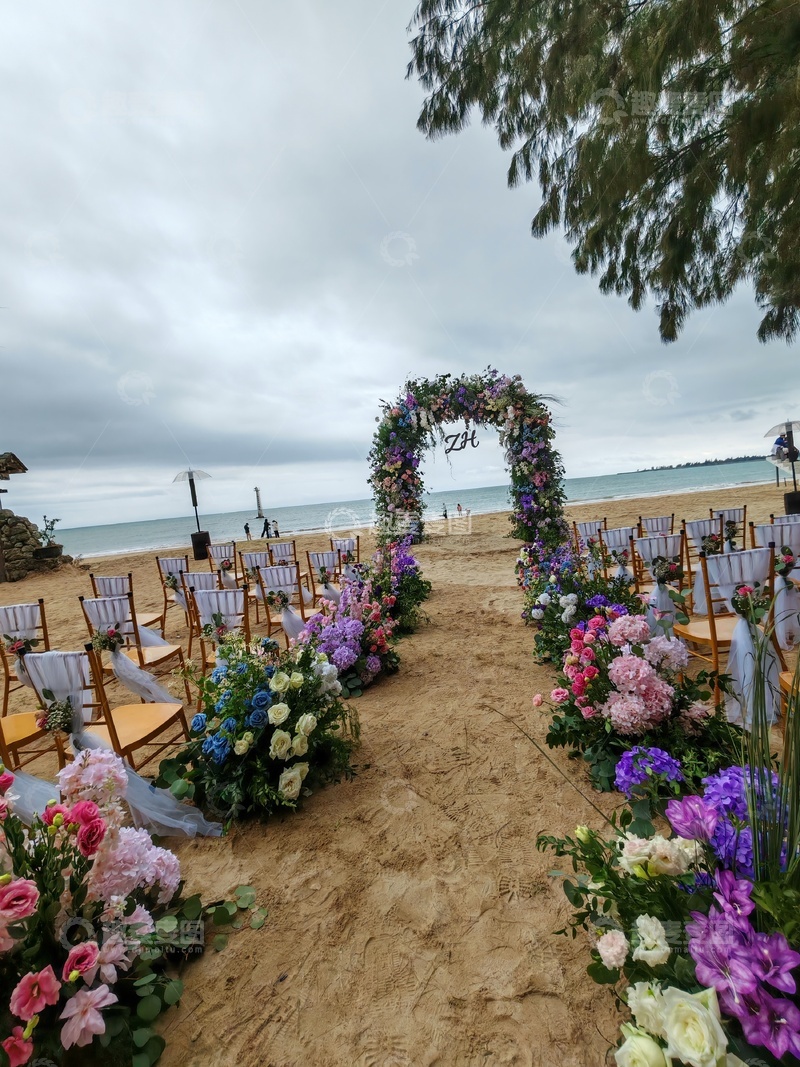 高清大图下载【趣麦麦图】海滩婚礼花艺布置