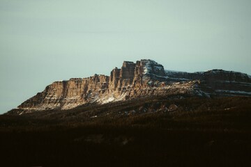 荒凉山峰壮丽景观