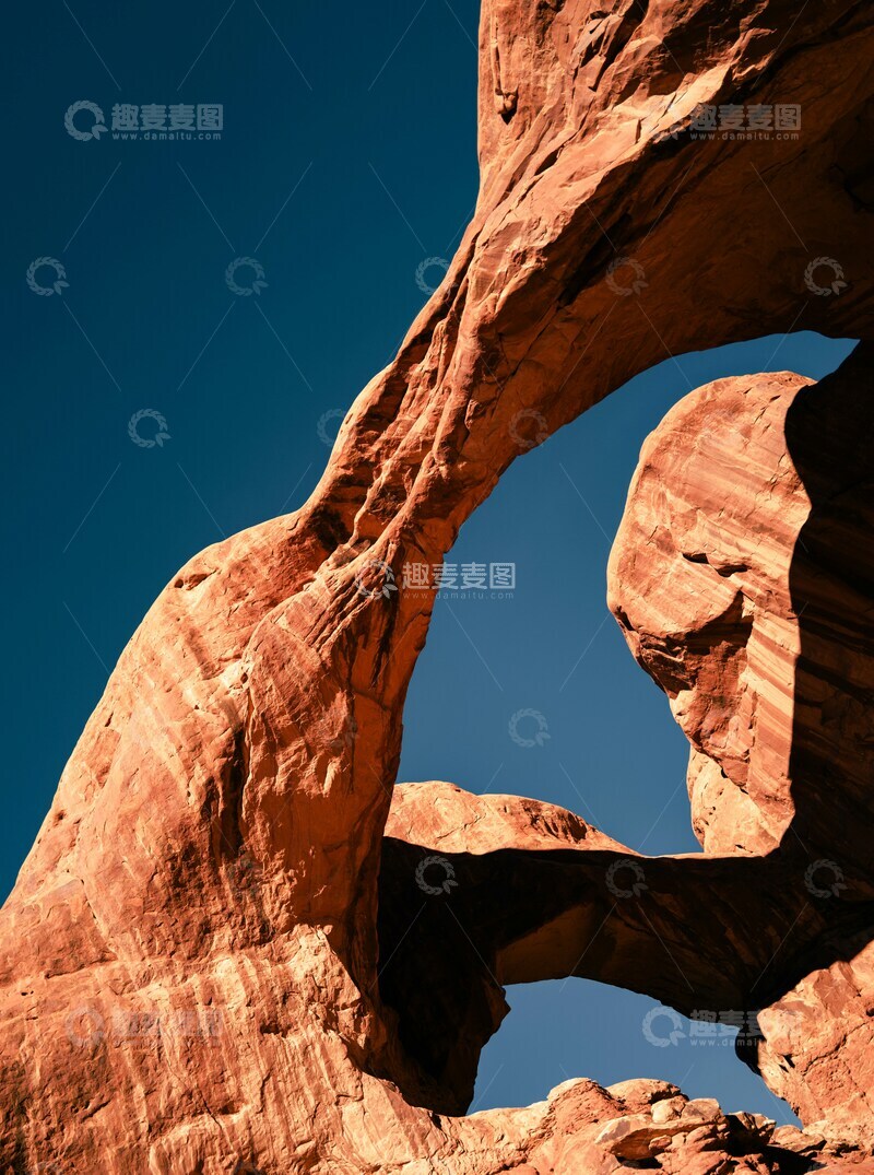 高清大图下载【趣麦麦图】红岩拱门蓝天景观