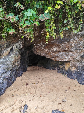 海滩岩石洞穴自然景观