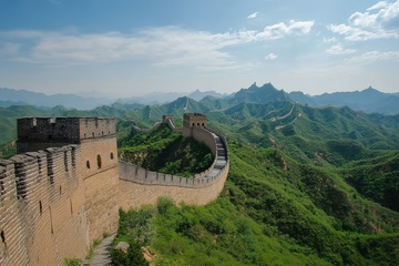 绵延在山脉上的长城