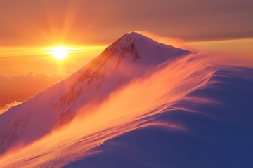 雪山山脉日出阳光