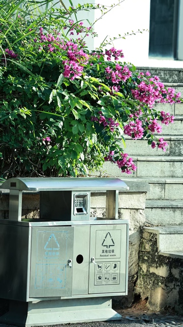 城市绿化垃圾桶景观