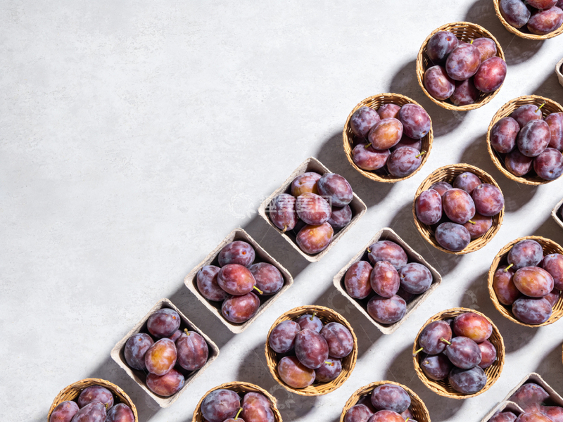 高清大图下载【趣麦麦图】简约风梅子摆放摄影图片