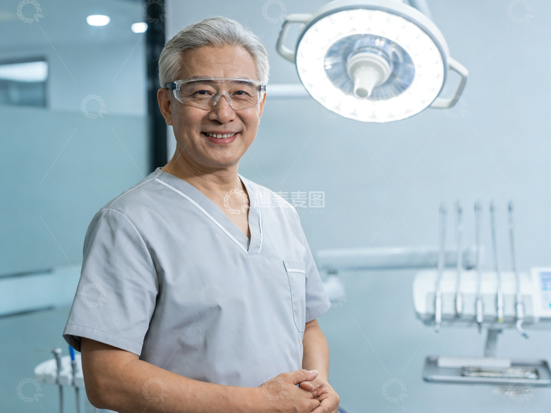 高清大图下载【趣麦麦图】牙科医生微笑摄影素材