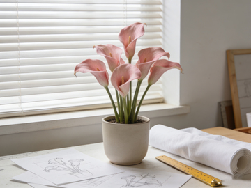 简约风办公桌盆栽装饰画设计素材