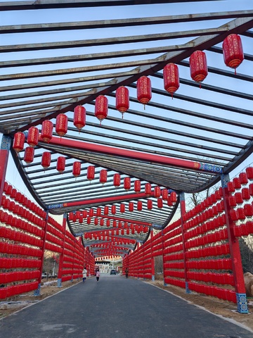 红色长廊灯笼装饰