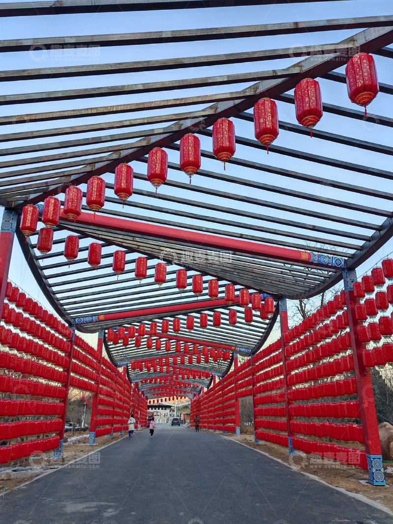 高清大图下载【趣麦麦图】红色长廊灯笼装饰