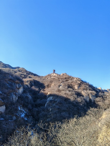 山巅远眺风景图