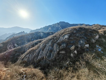 山峦叠嶂冬日风光