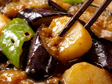 家常美食茄子炒青椒