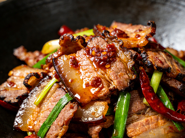 香辣回锅肉炒蔬菜特写