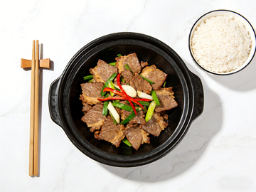 砂锅炖牛肉美食摄影