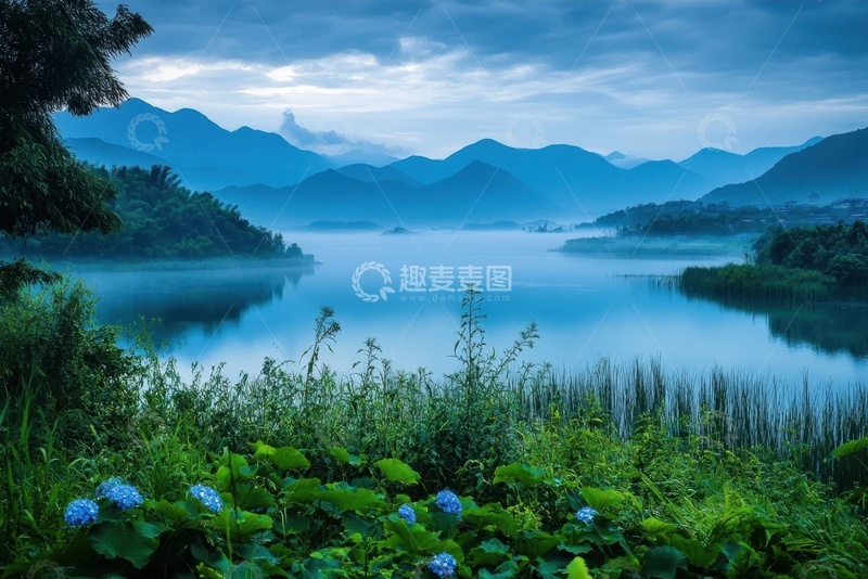 高清大图下载【趣麦麦图】湖泊茅草远山美景