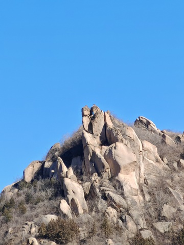 岩石山峰蓝天景观