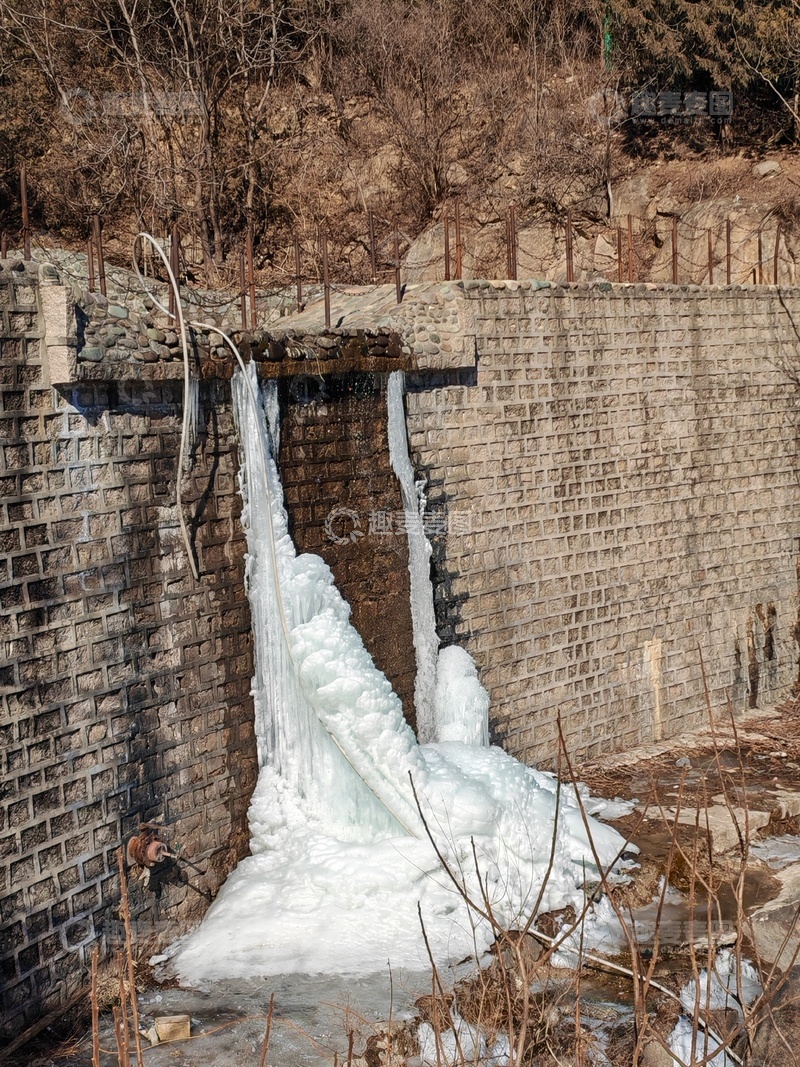 高清大图下载【趣麦麦图】冬日冰瀑砖墙景观