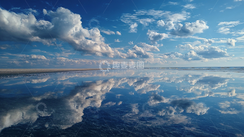 高清大图下载【趣麦麦图】海天一色：云影交织的奇幻画卷