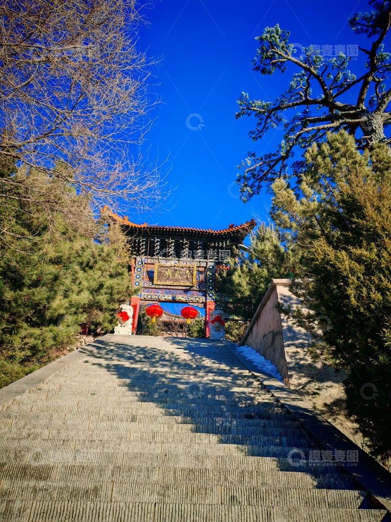 高清大图下载【趣麦麦图】古亭蓝天绿树石阶风景