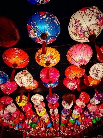 五彩灯笼节庆装饰