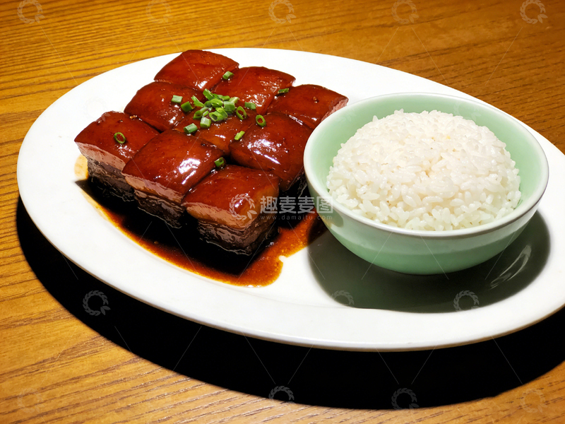 高清大图下载【趣麦麦图】中式红烧肉配米饭美食摄影