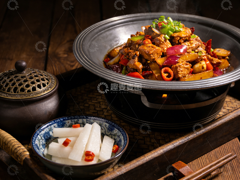 高清大图下载【趣麦麦图】中式麻辣香锅与白萝卜配菜