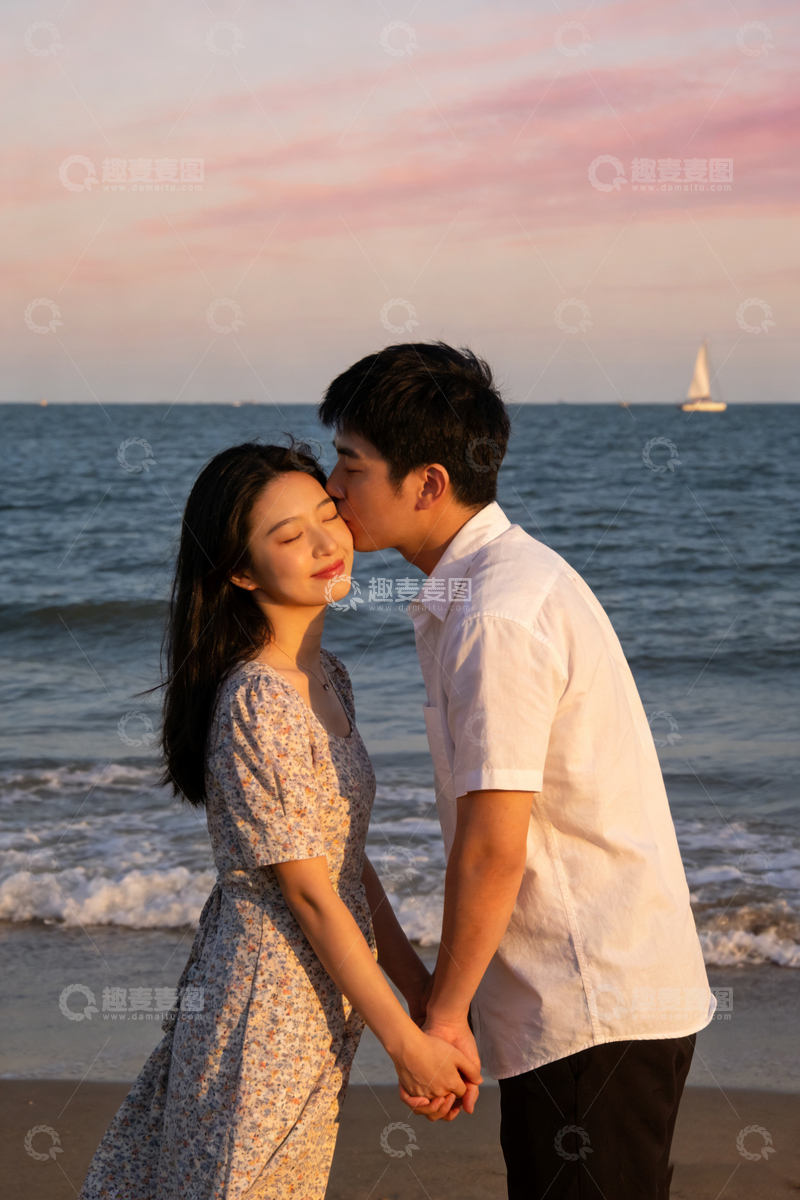 高清大图下载【趣麦麦图】海滩情侣浪漫日落写真