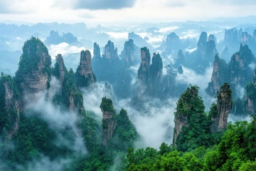 高耸的山林云雾摄影