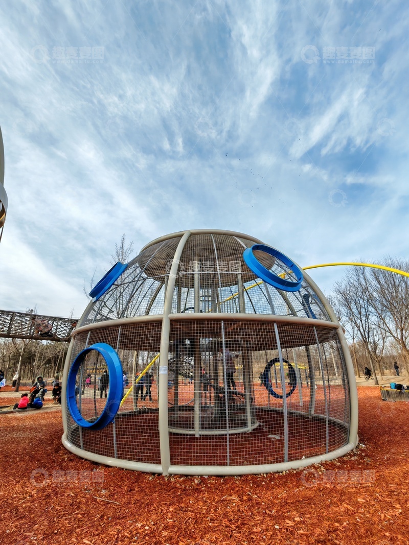 高清大图下载【趣麦麦图】公园游乐设施圆形网笼