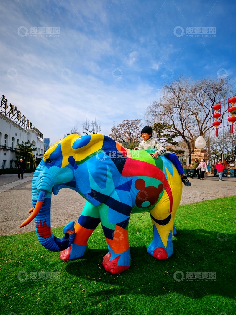 高清大图下载【趣麦麦图】彩绘大象户外景观装饰