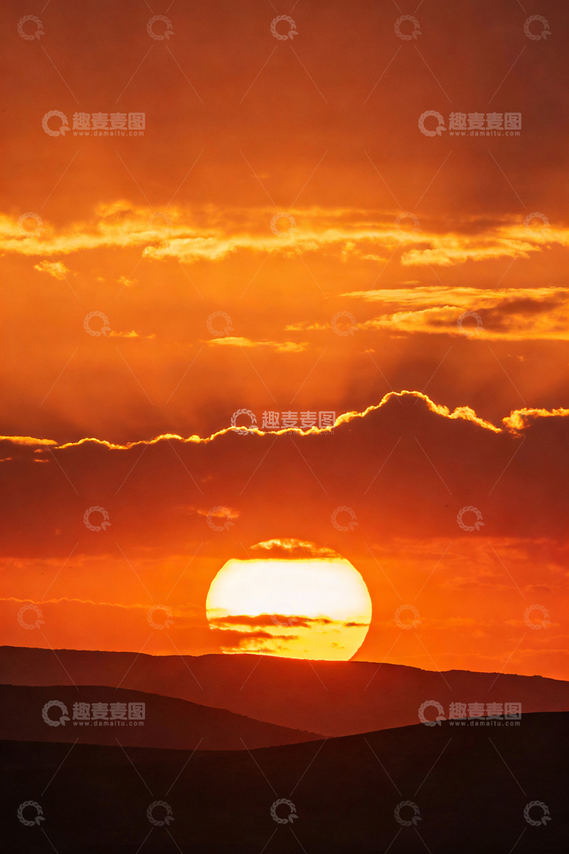 高清大图下载【趣麦麦图】夕阳余晖山峦剪影